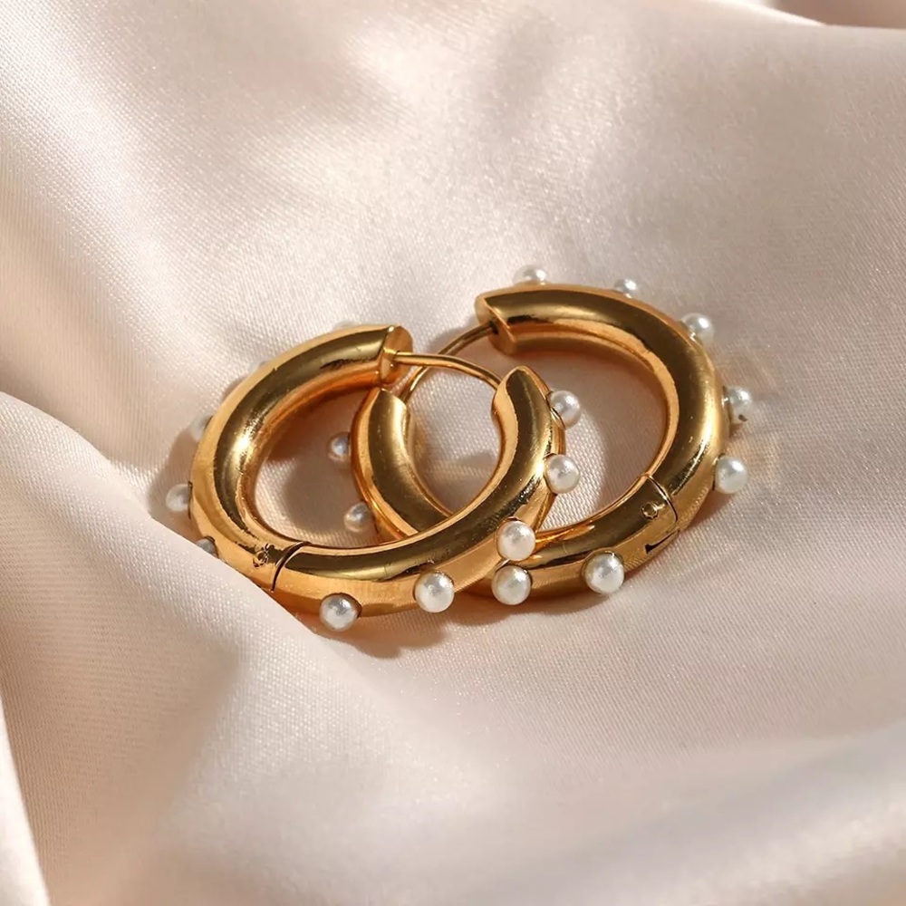 Hoop Huggie Earrings With Small Dainty Pearl 18k Gold Plated